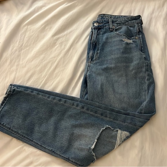 AEO disstressed comfort stretch waistband mom jeans - Picture 1 of 9